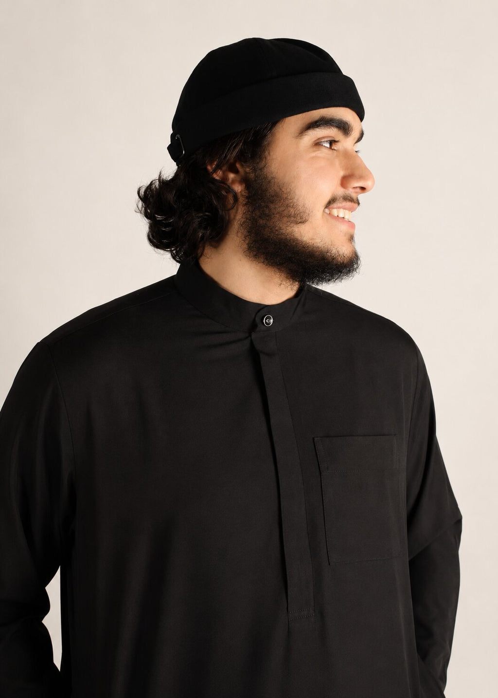 Saudi Thobe Abaya mit Zipper in Schwarz