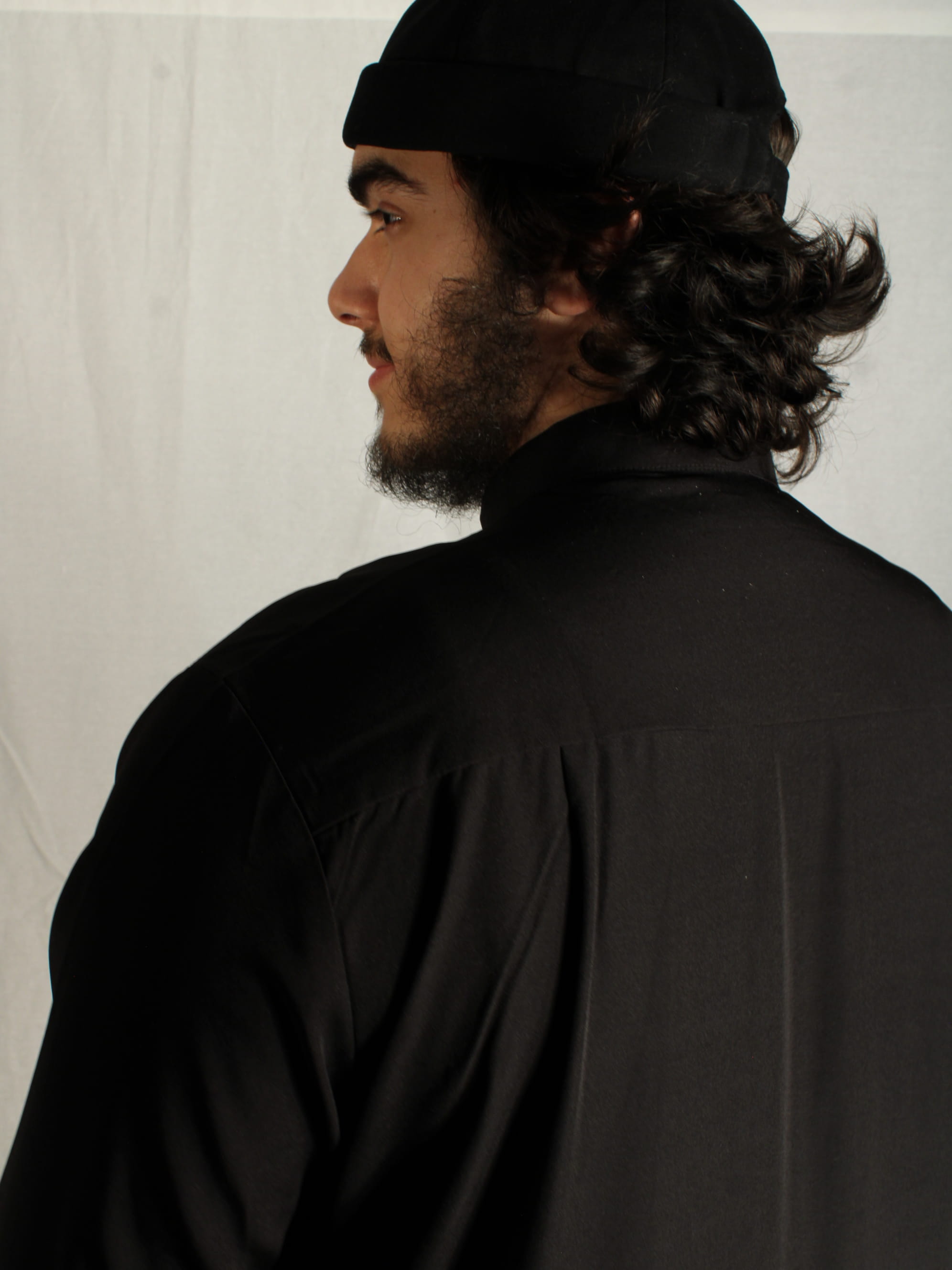 Saudi Thobe Abaya mit Zipper in Schwarz