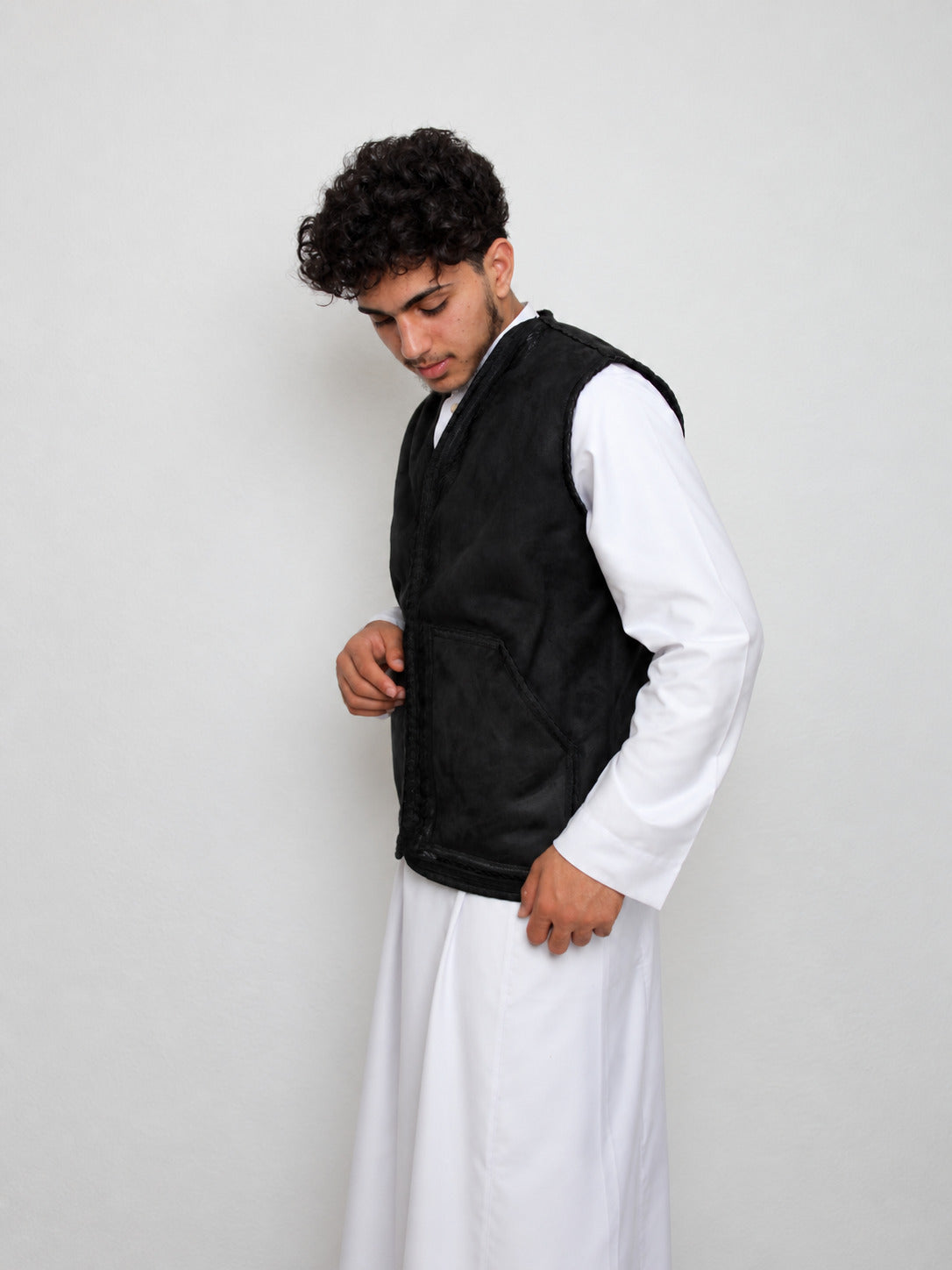 Farwa vest in black