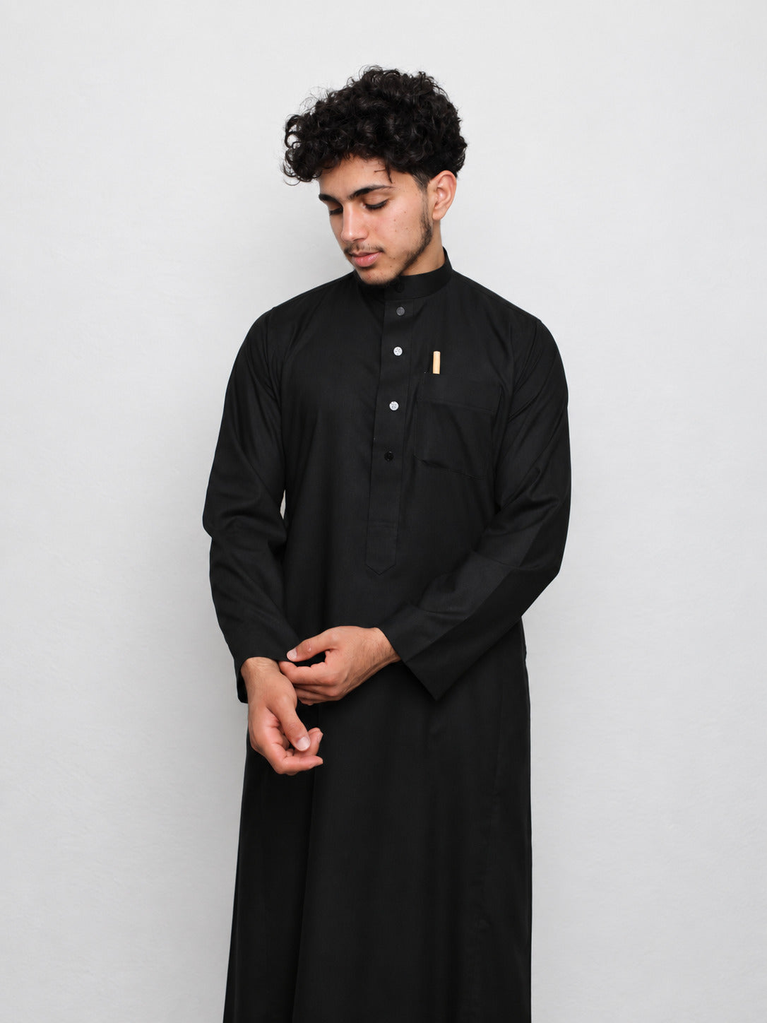 Thobe premium negro con botones